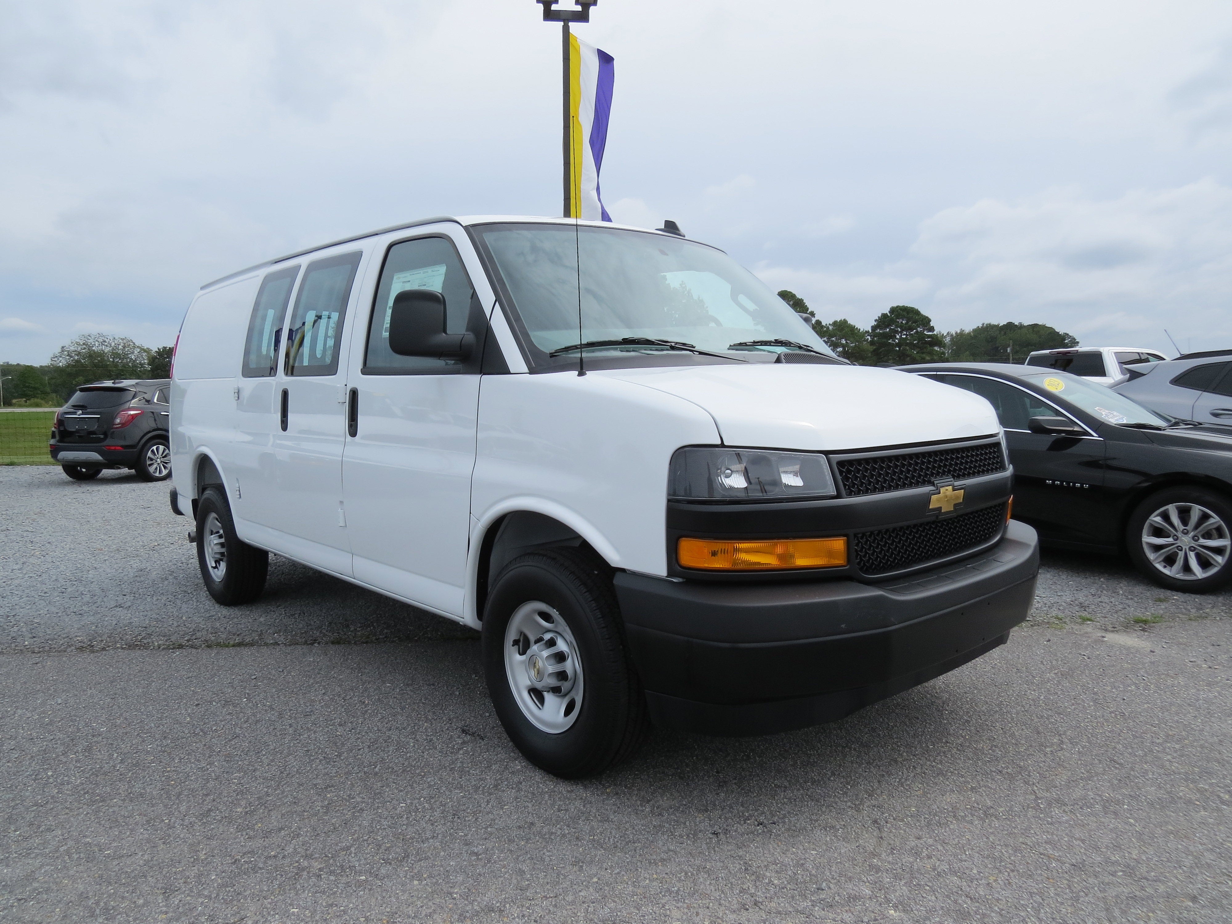 2025 Chevrolet Express Cargo WT