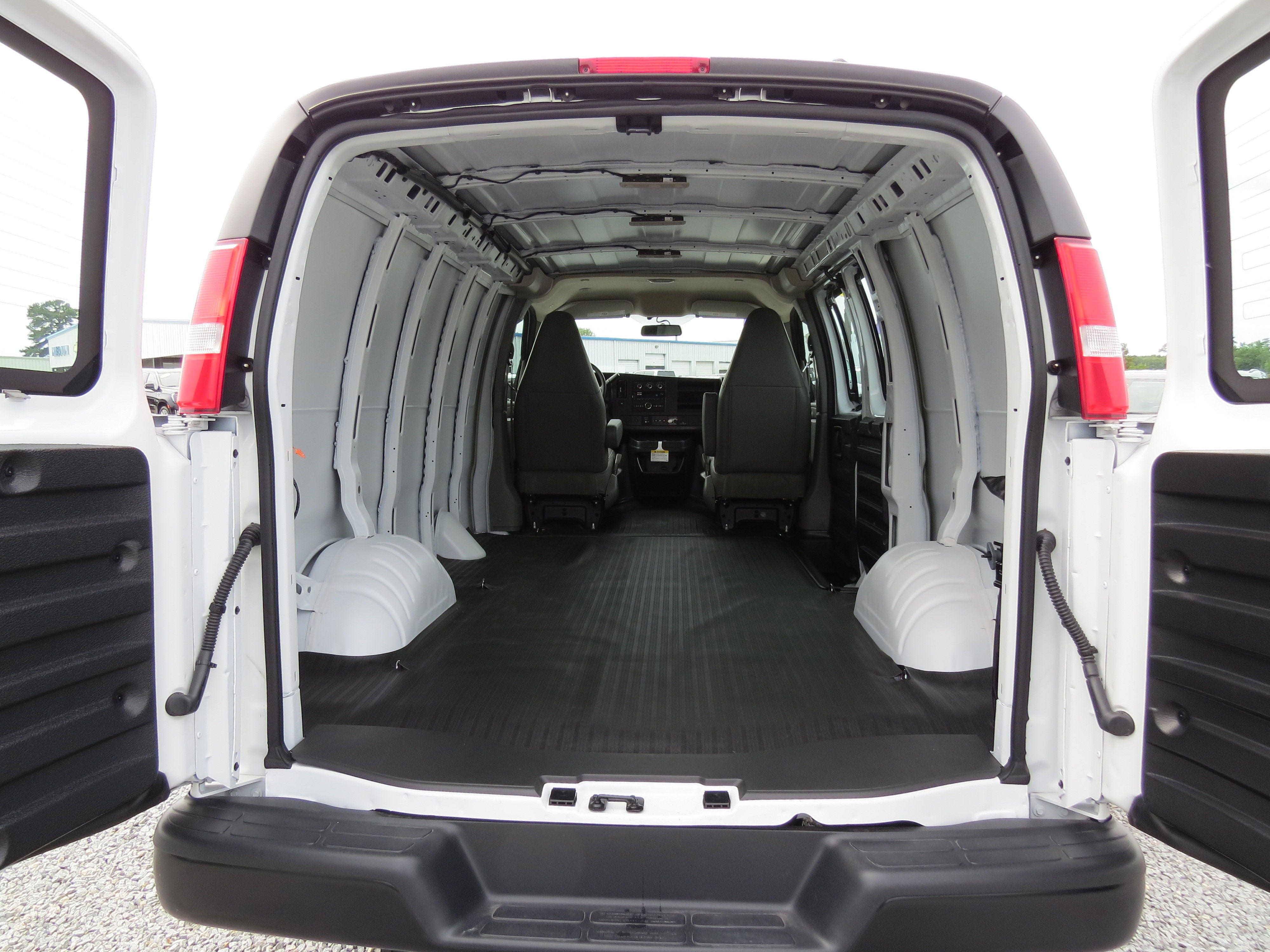 2025 Chevrolet Express Cargo WT