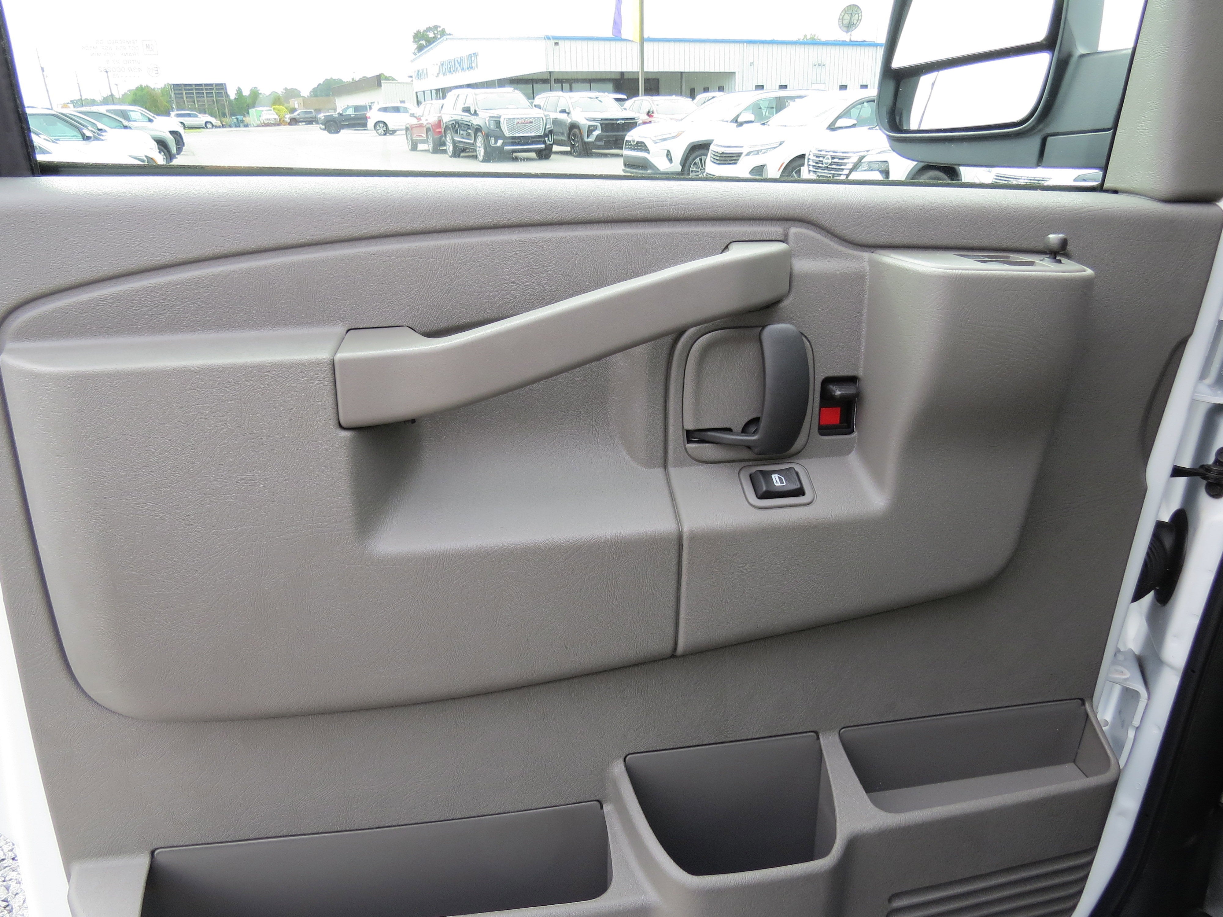 2025 Chevrolet Express Cargo WT