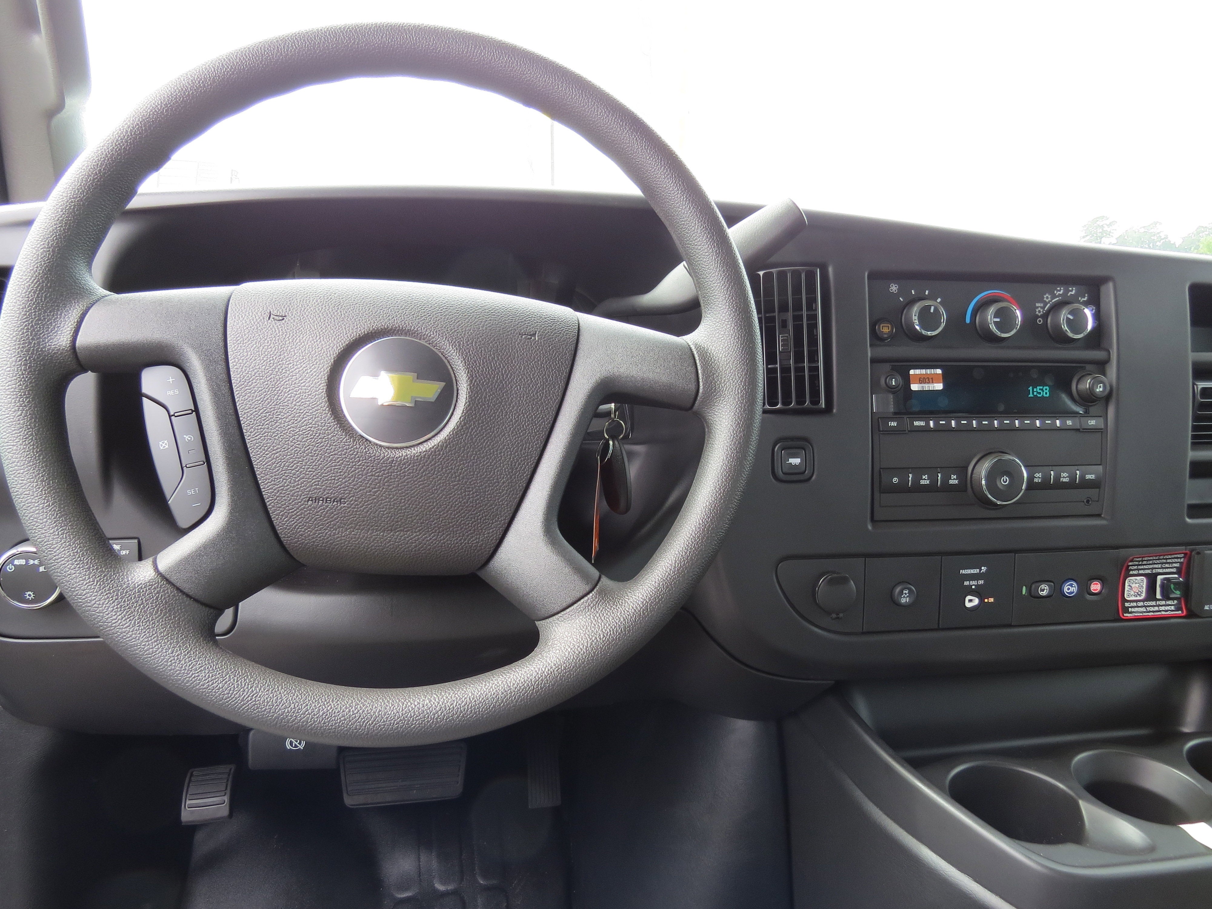 2025 Chevrolet Express Cargo WT