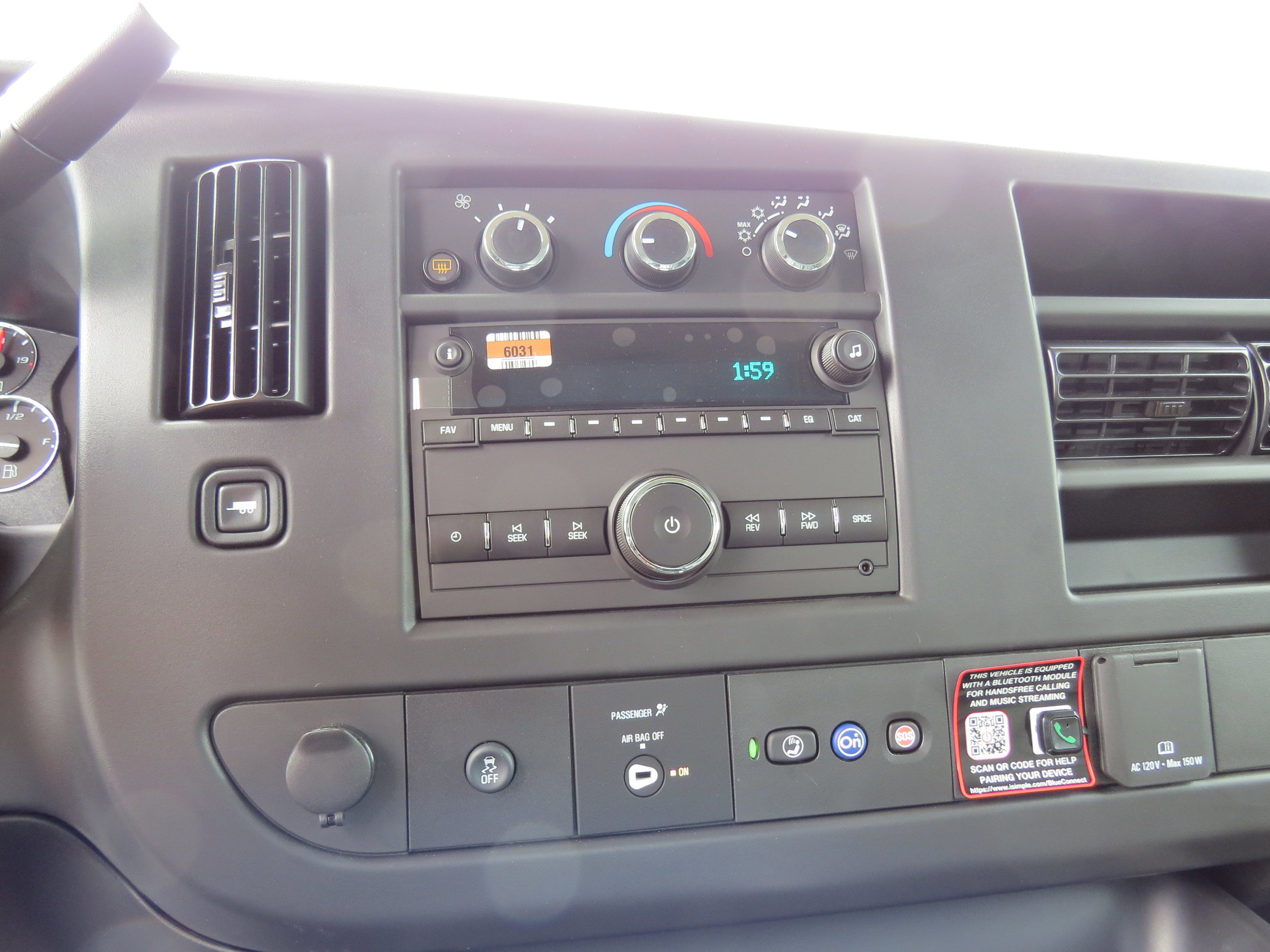 2025 Chevrolet Express Cargo WT