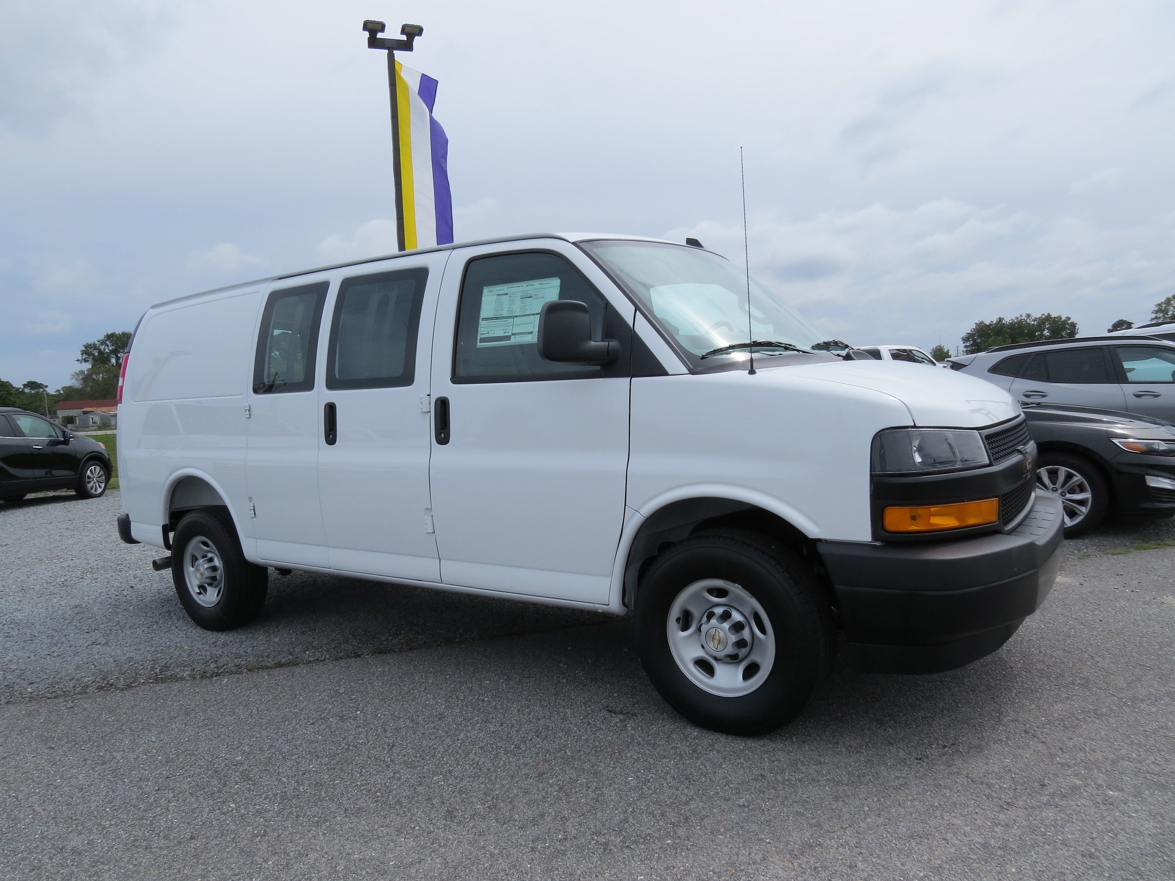 2025 Chevrolet Express Cargo WT