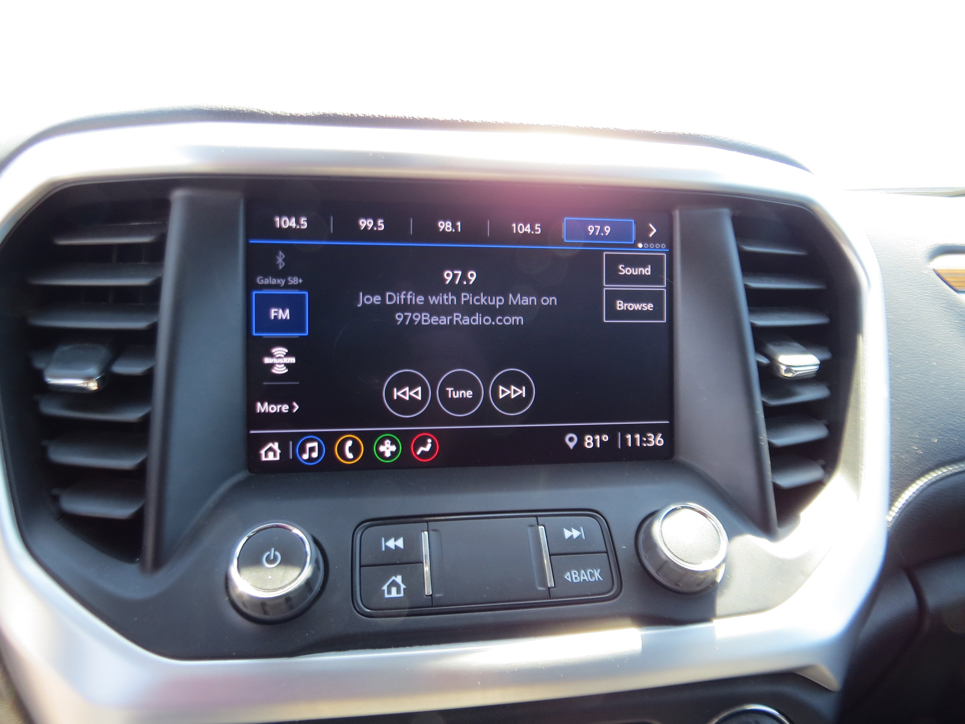 2023 GMC Acadia SLE