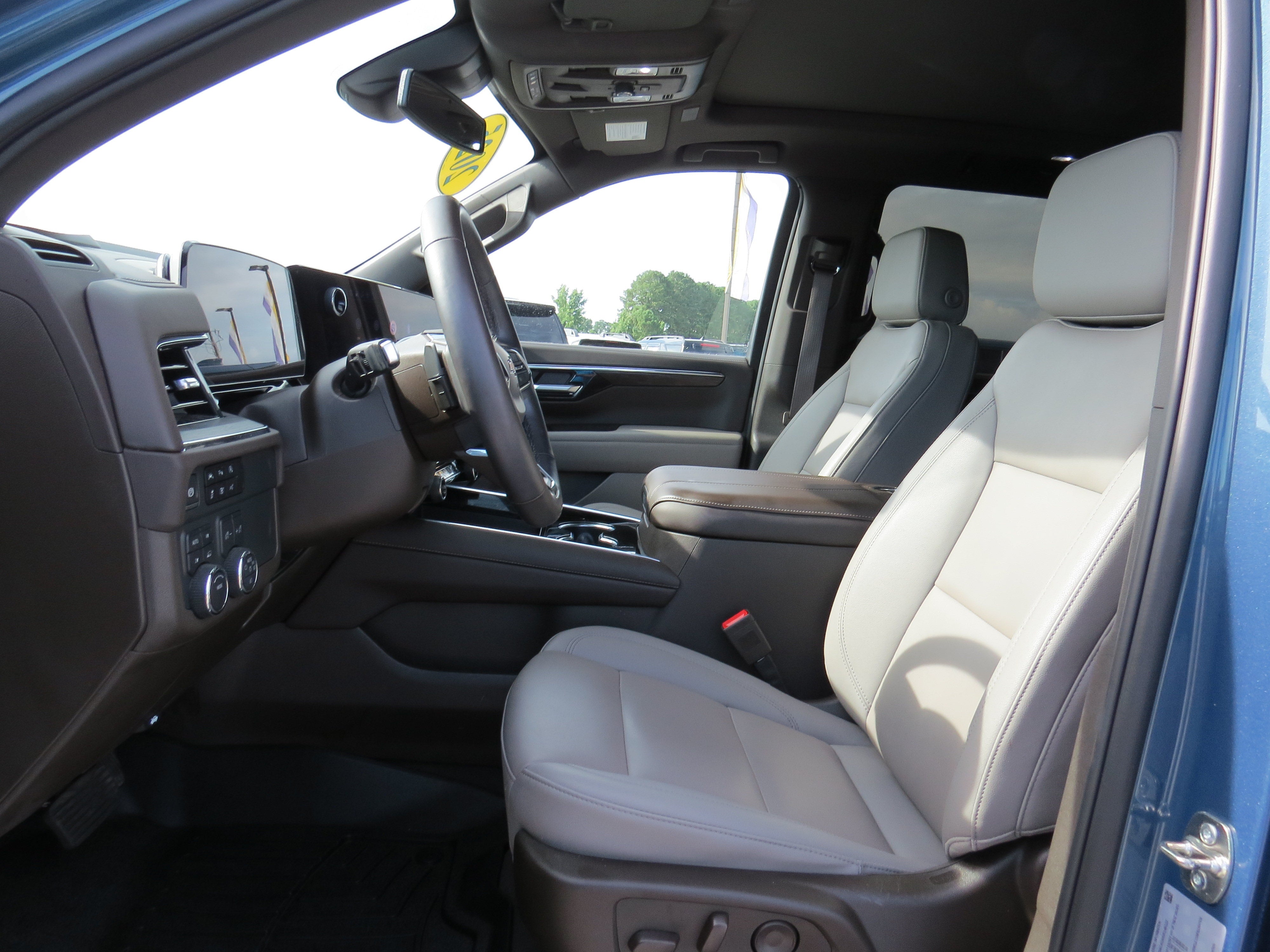 2025 Chevrolet Suburban LT