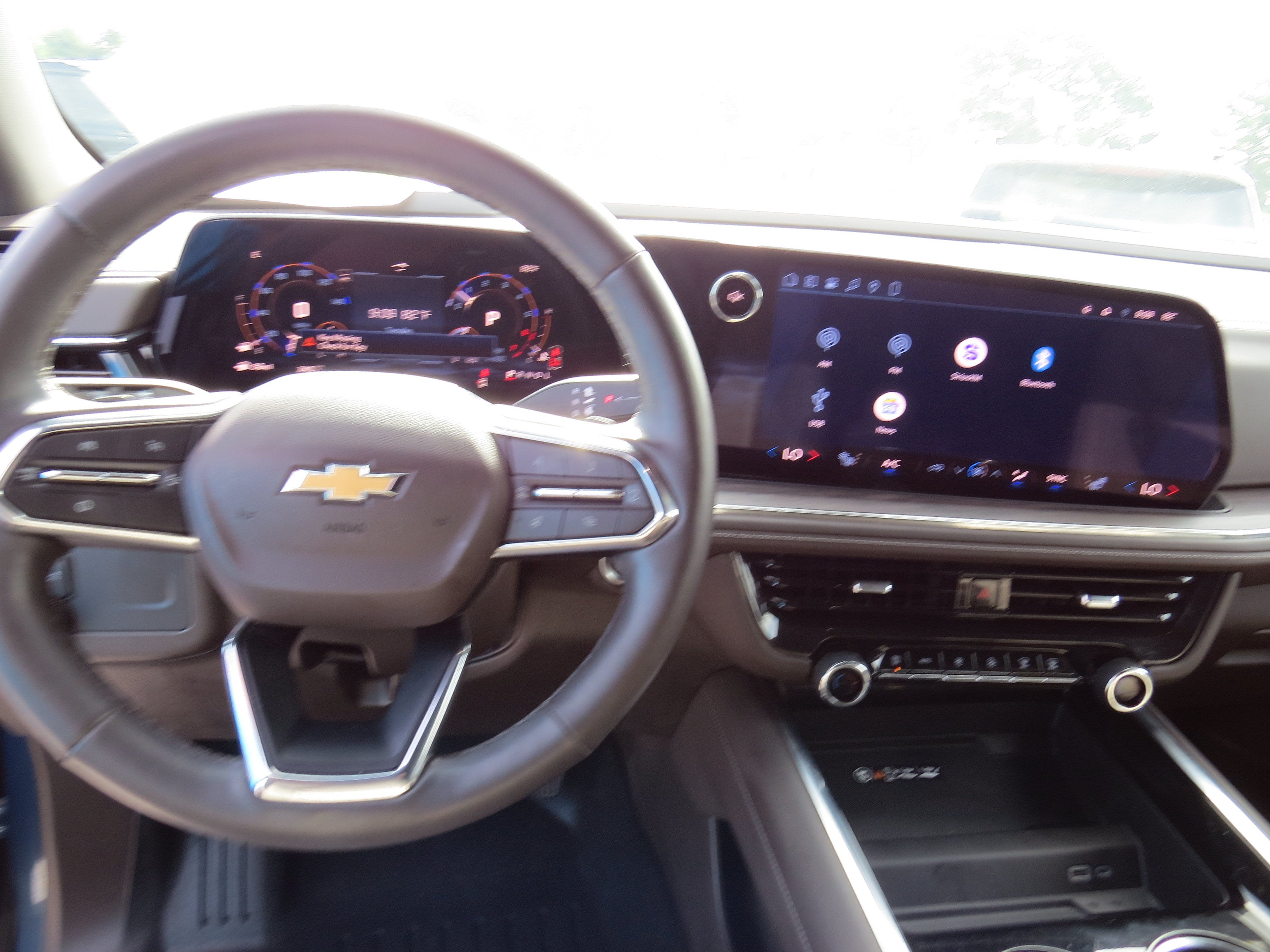 2025 Chevrolet Suburban LT