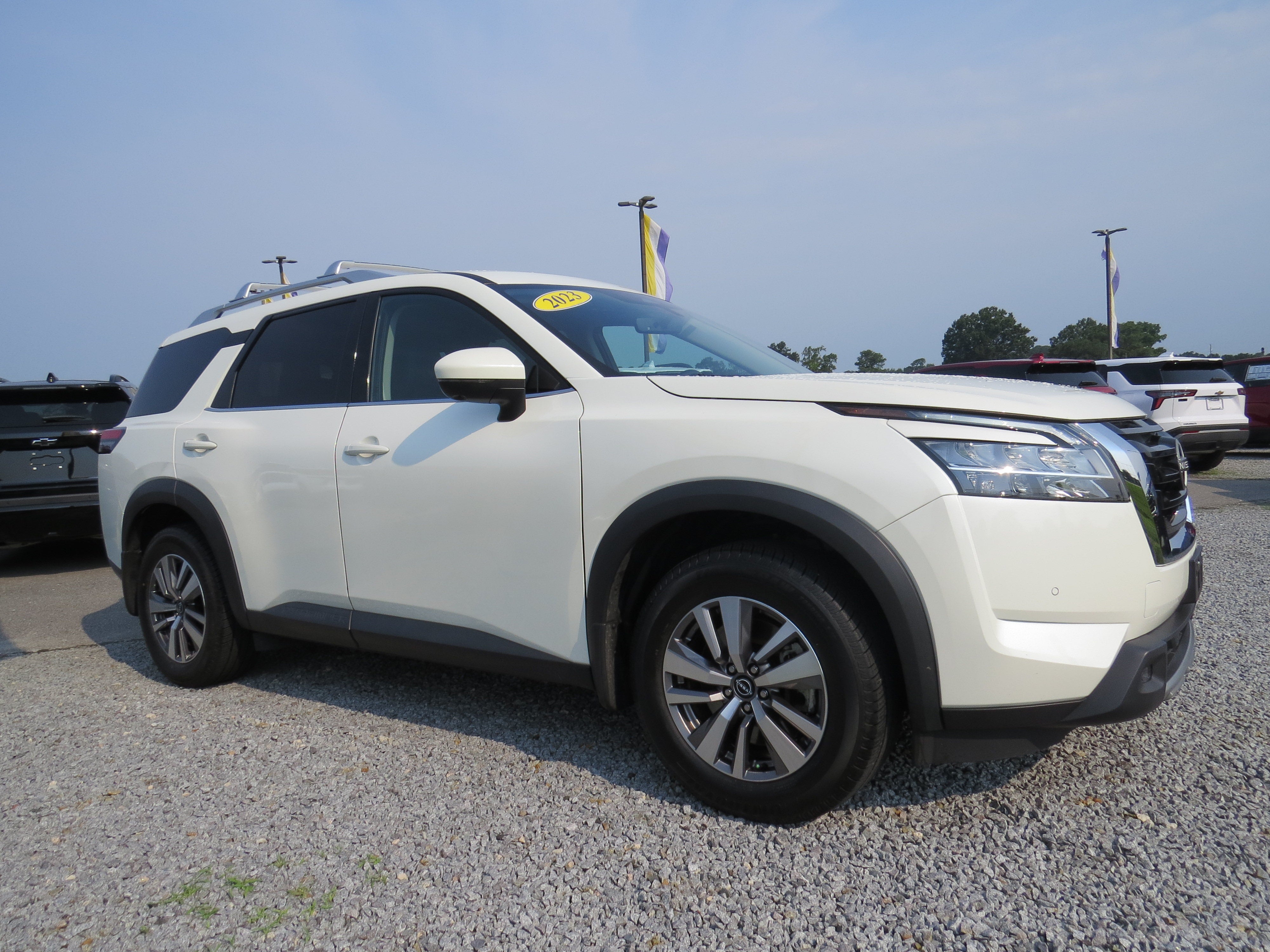 2023 Nissan Pathfinder SL
