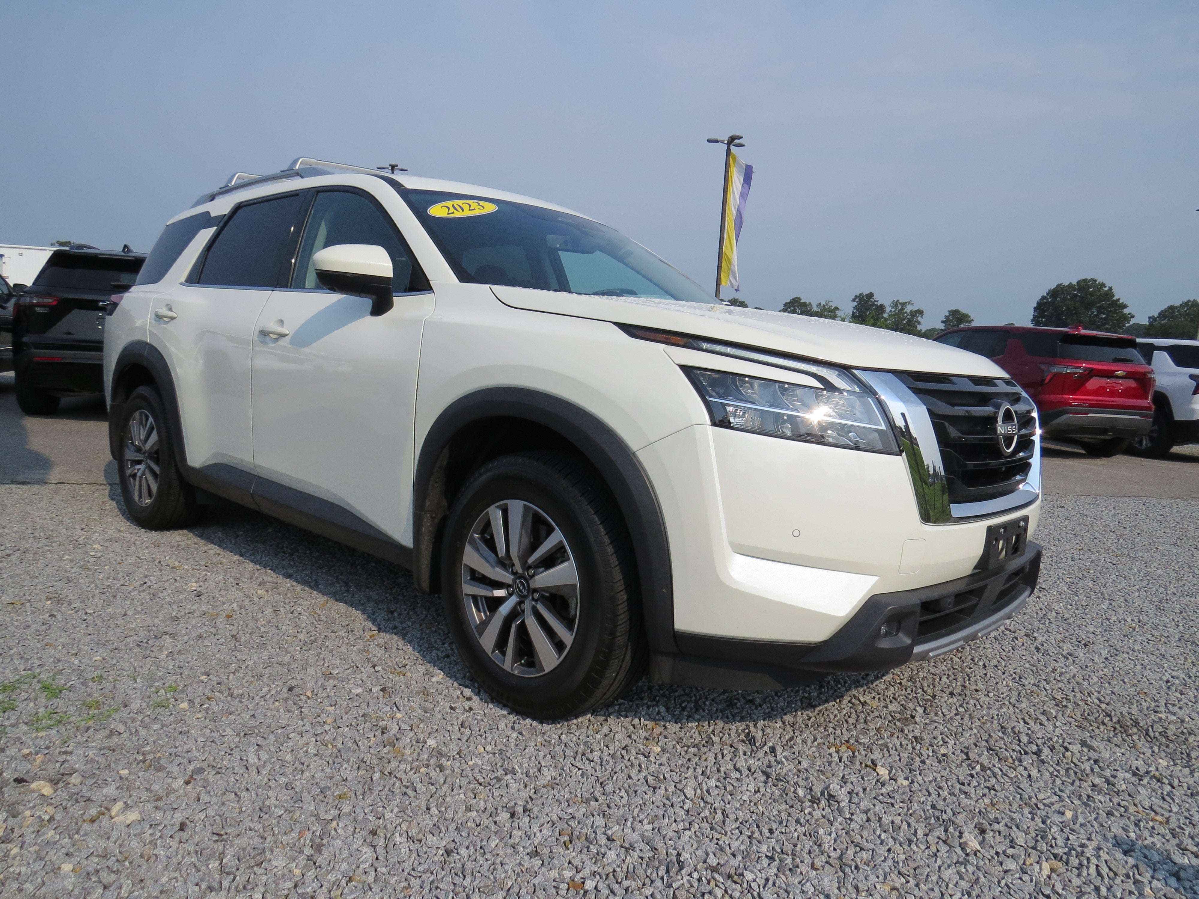 2023 Nissan Pathfinder SL