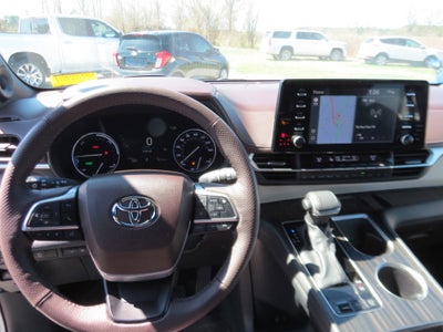 2024 Toyota Sienna Platinum