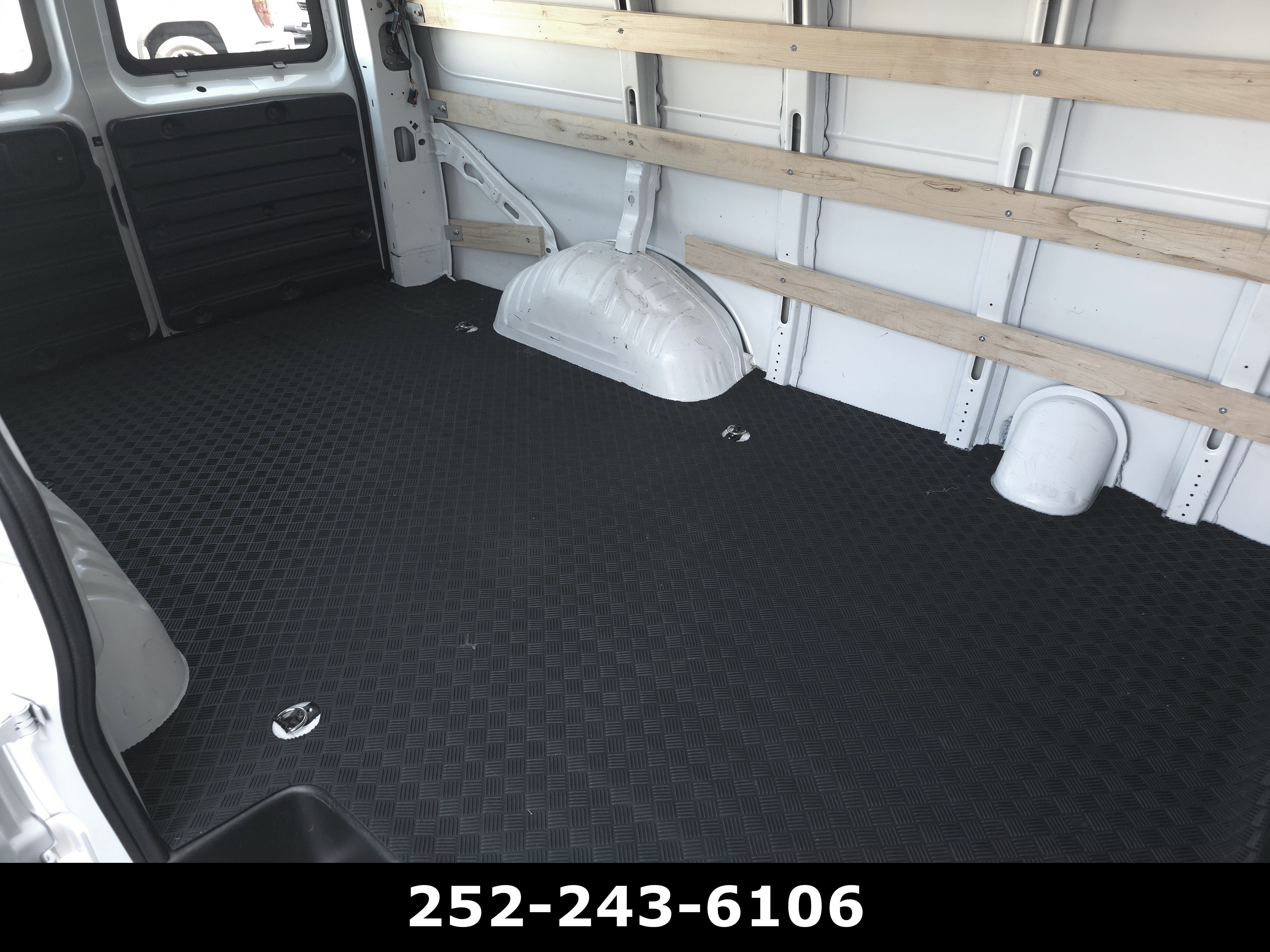 2025 Chevrolet Express Cargo WT
