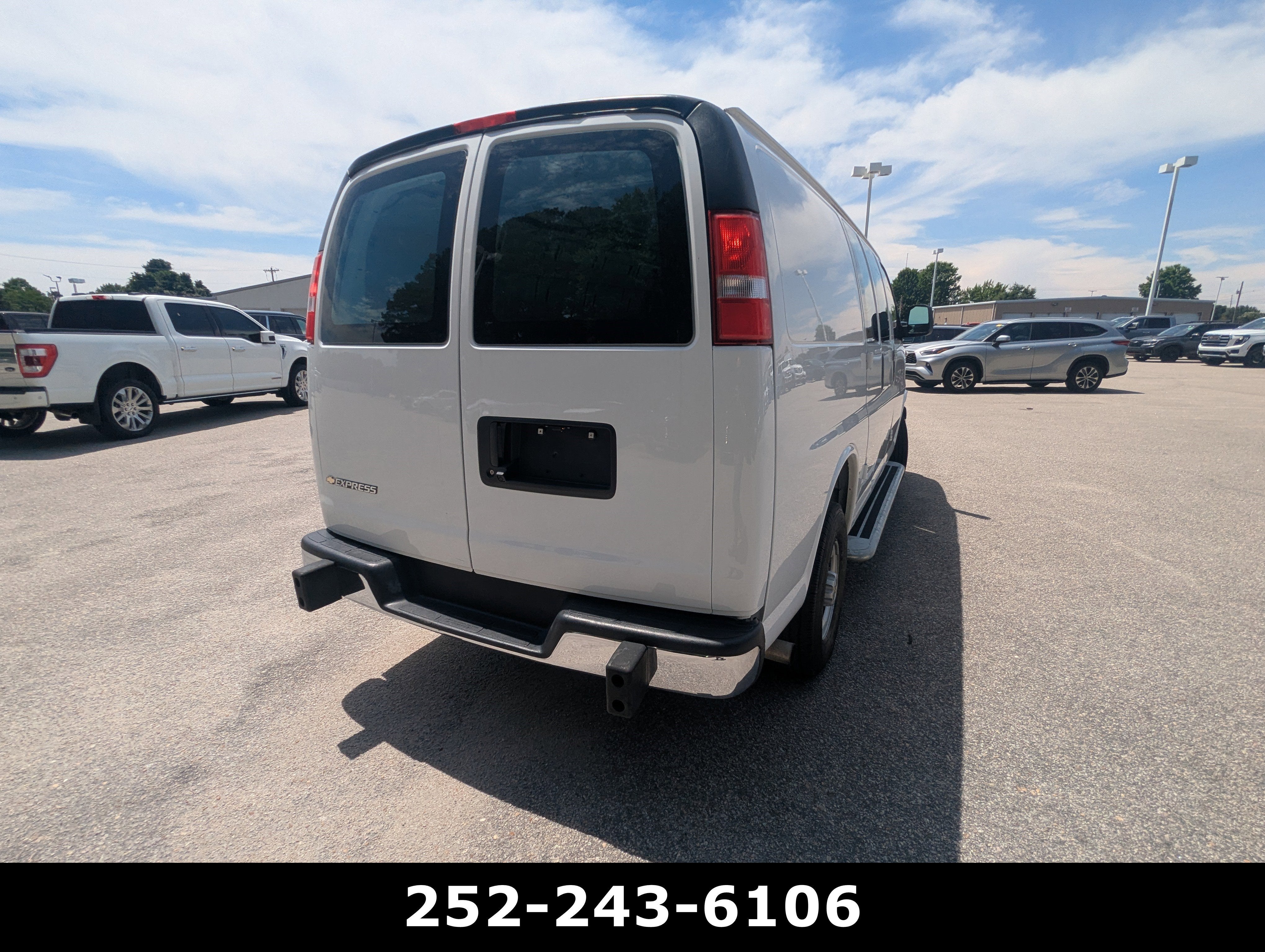 2025 Chevrolet Express Cargo WT