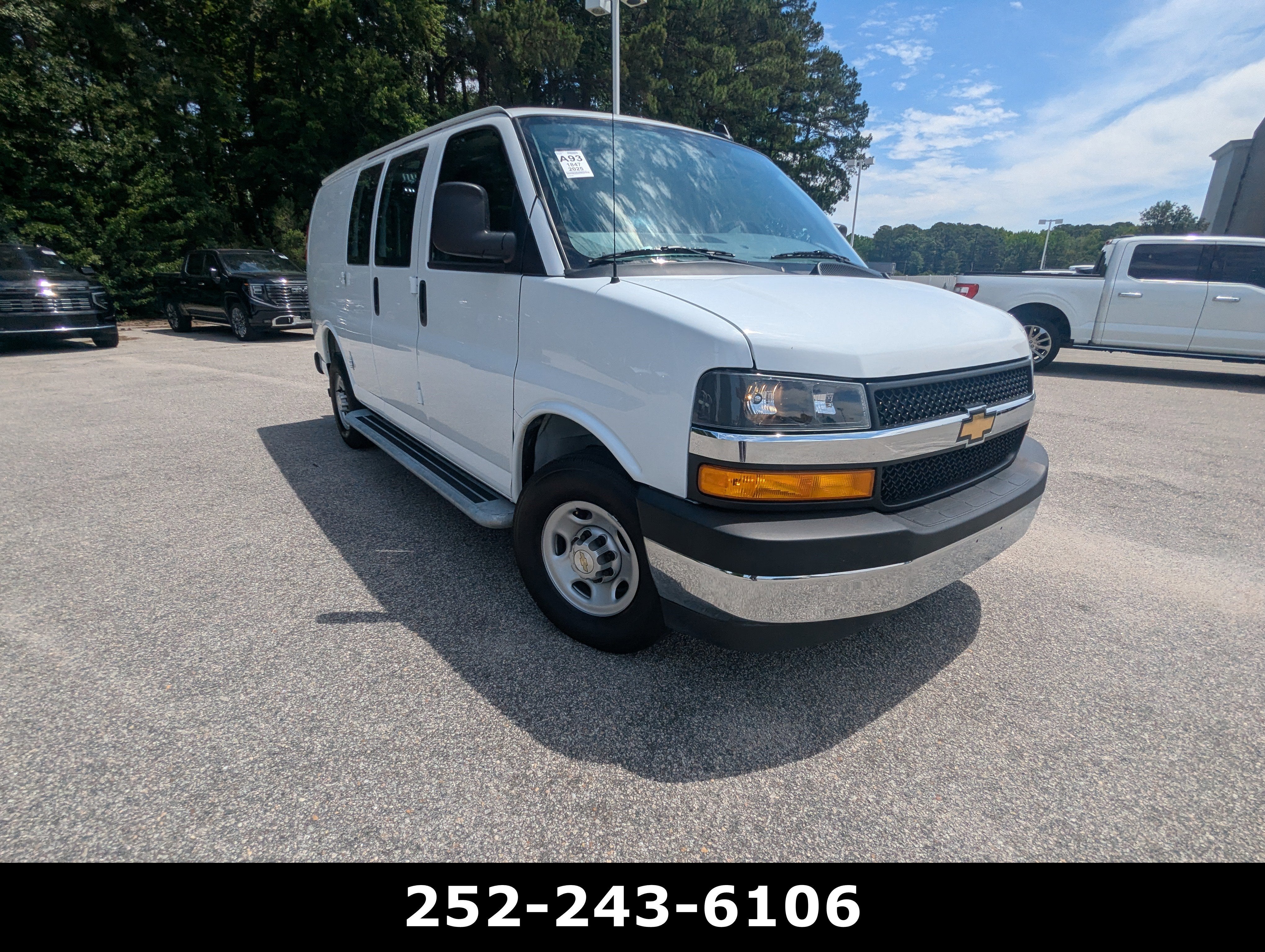 2025 Chevrolet Express Cargo WT