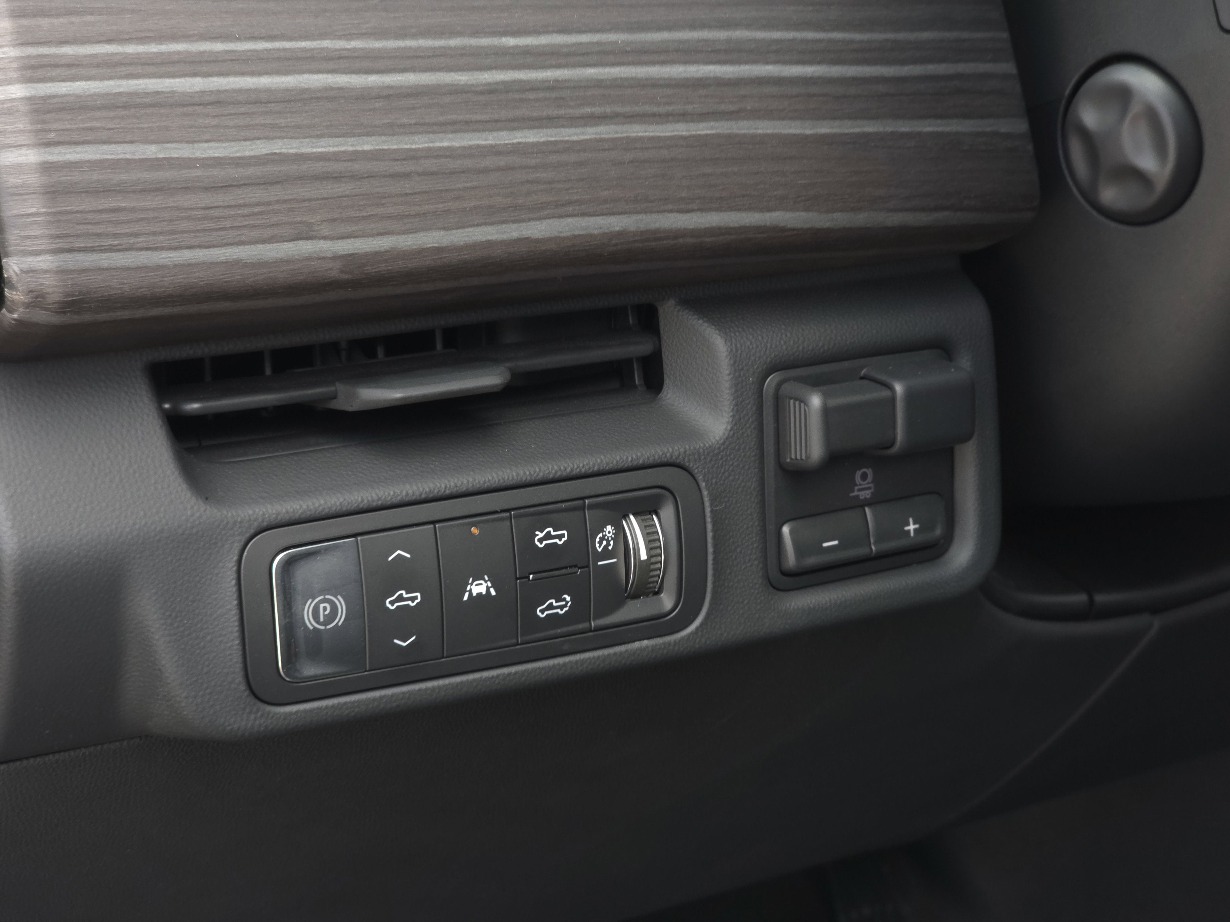 2024 GMC Sierra EV Denali Edition 1