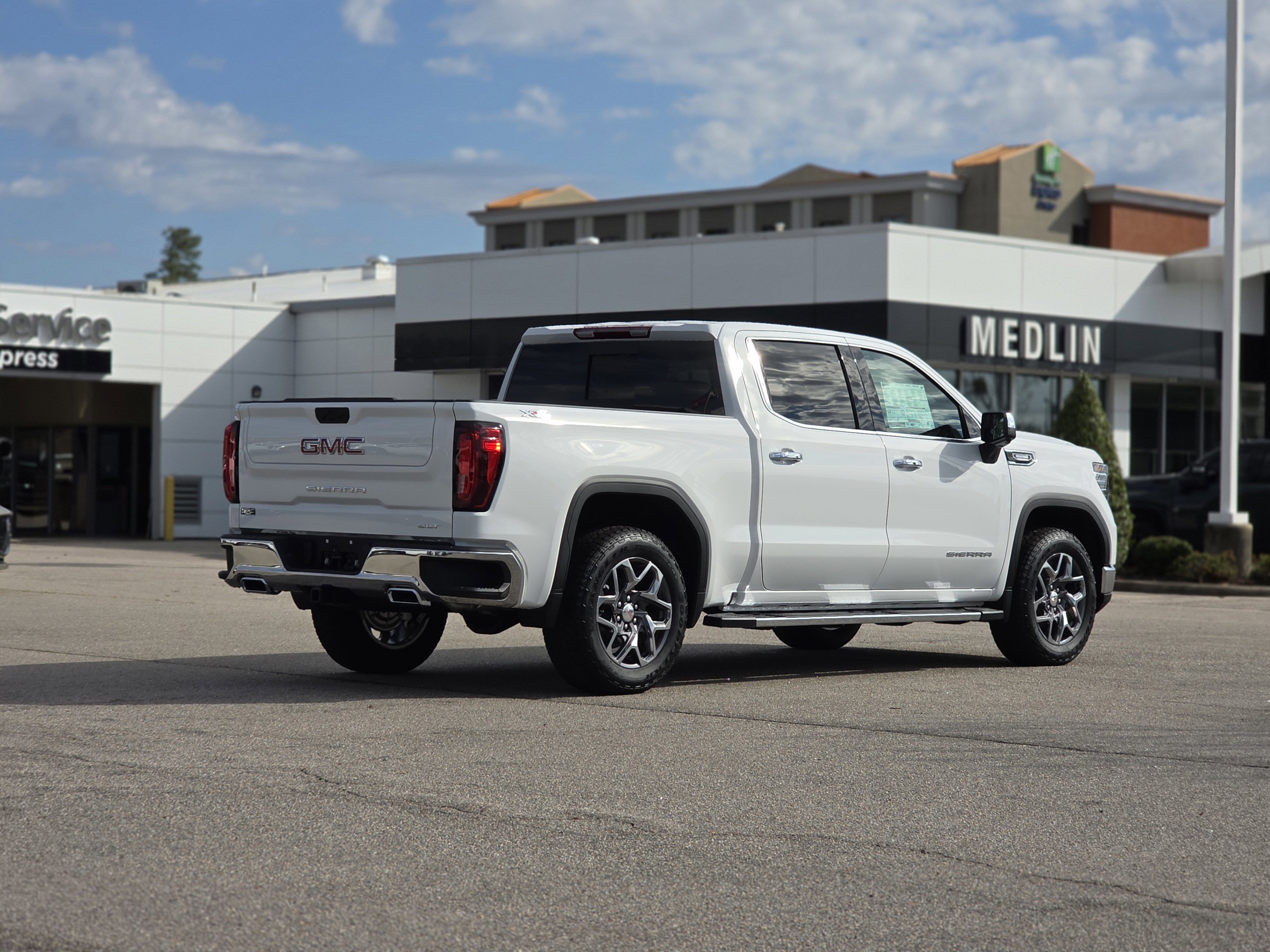 2026 GMC Sierra 1500 SLT