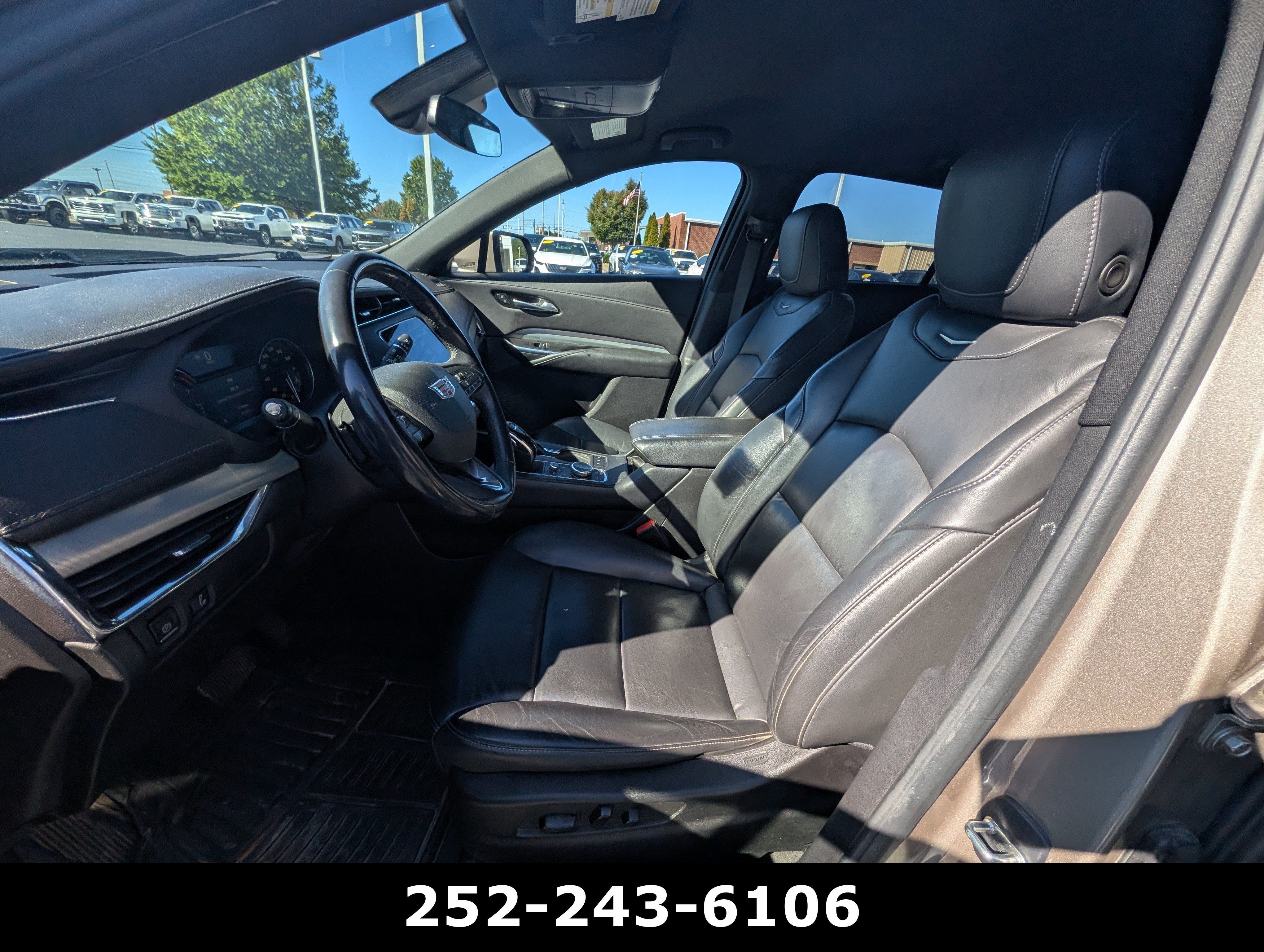 2023 Cadillac XT4 FWD Premium Luxury