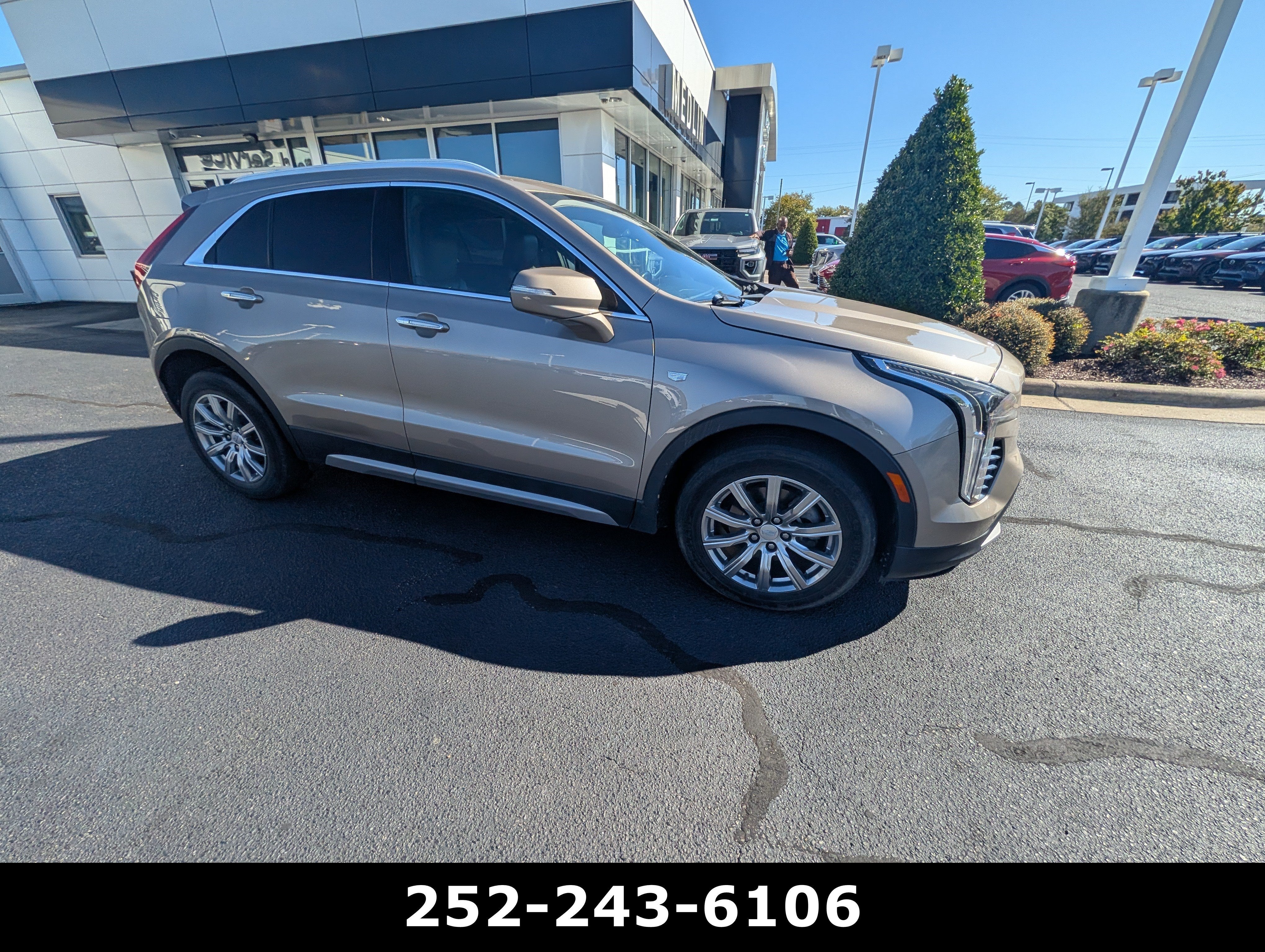 2023 Cadillac XT4 FWD Premium Luxury