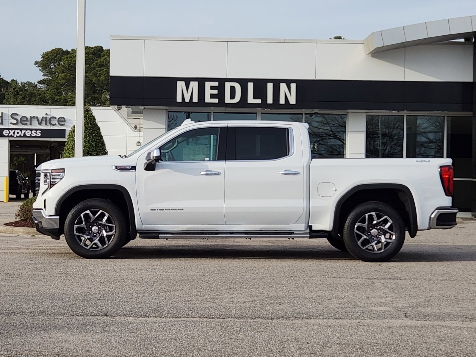 2025 GMC Sierra 1500 SLT