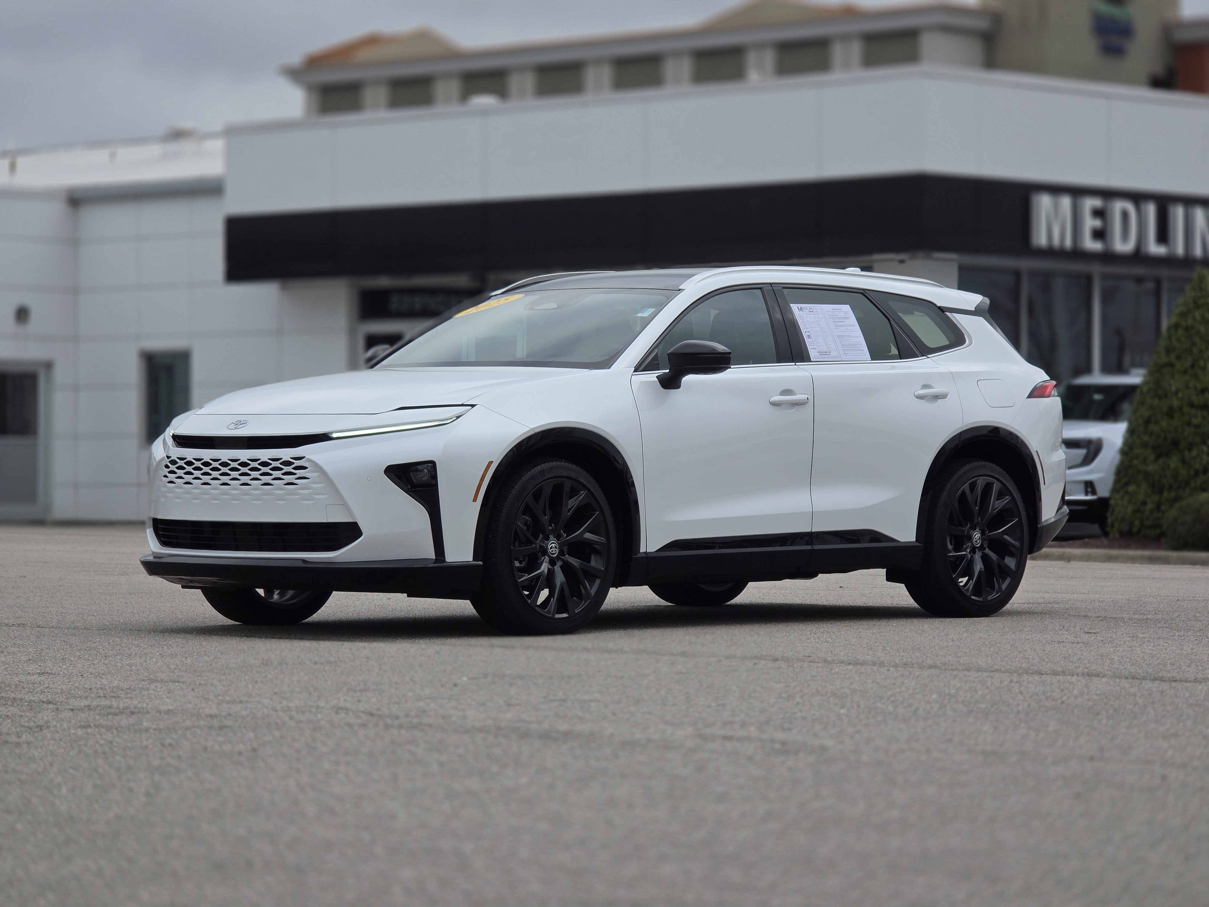 2025 Toyota Crown Signia XLE