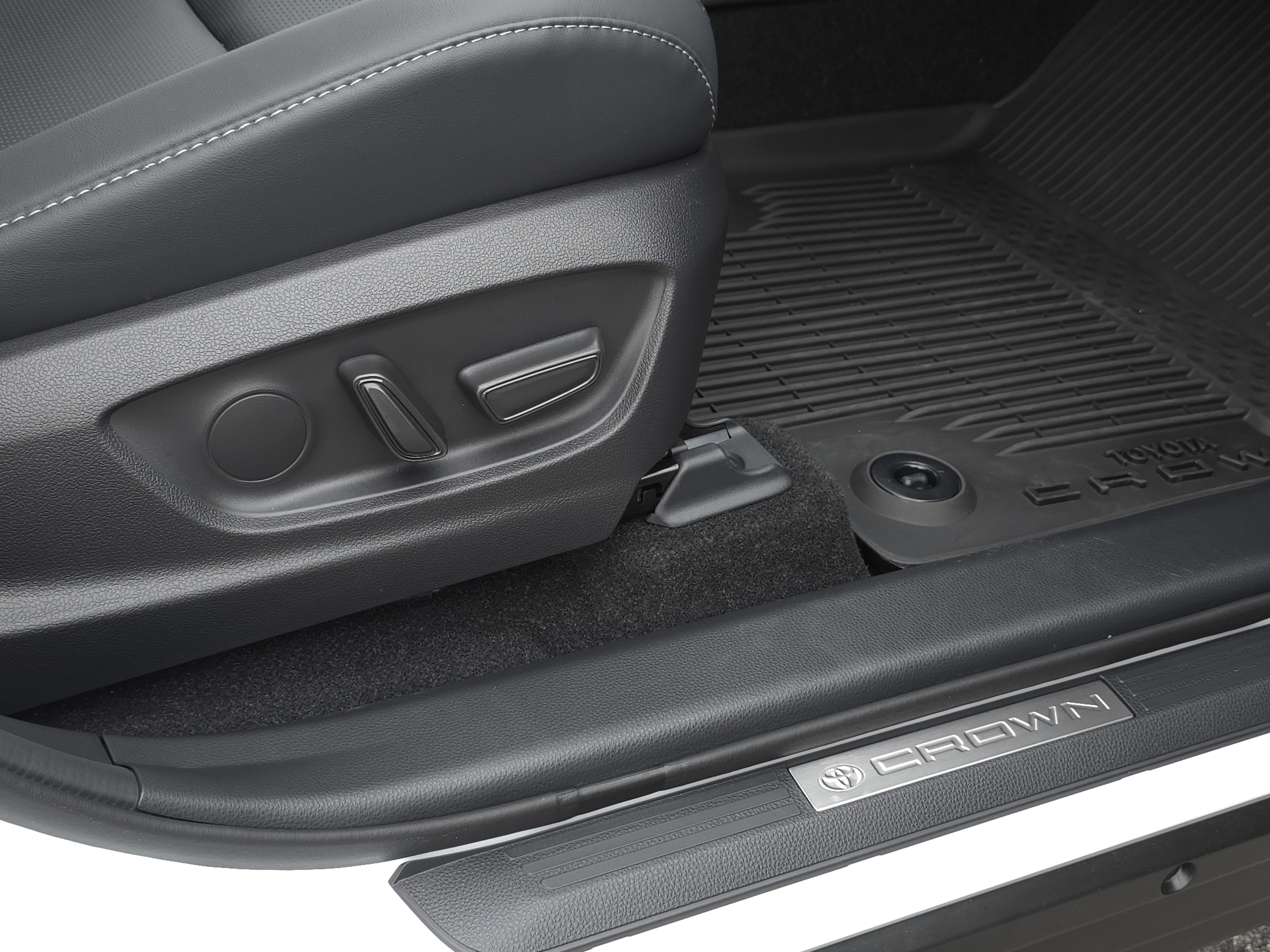 2025 Toyota Crown Signia XLE