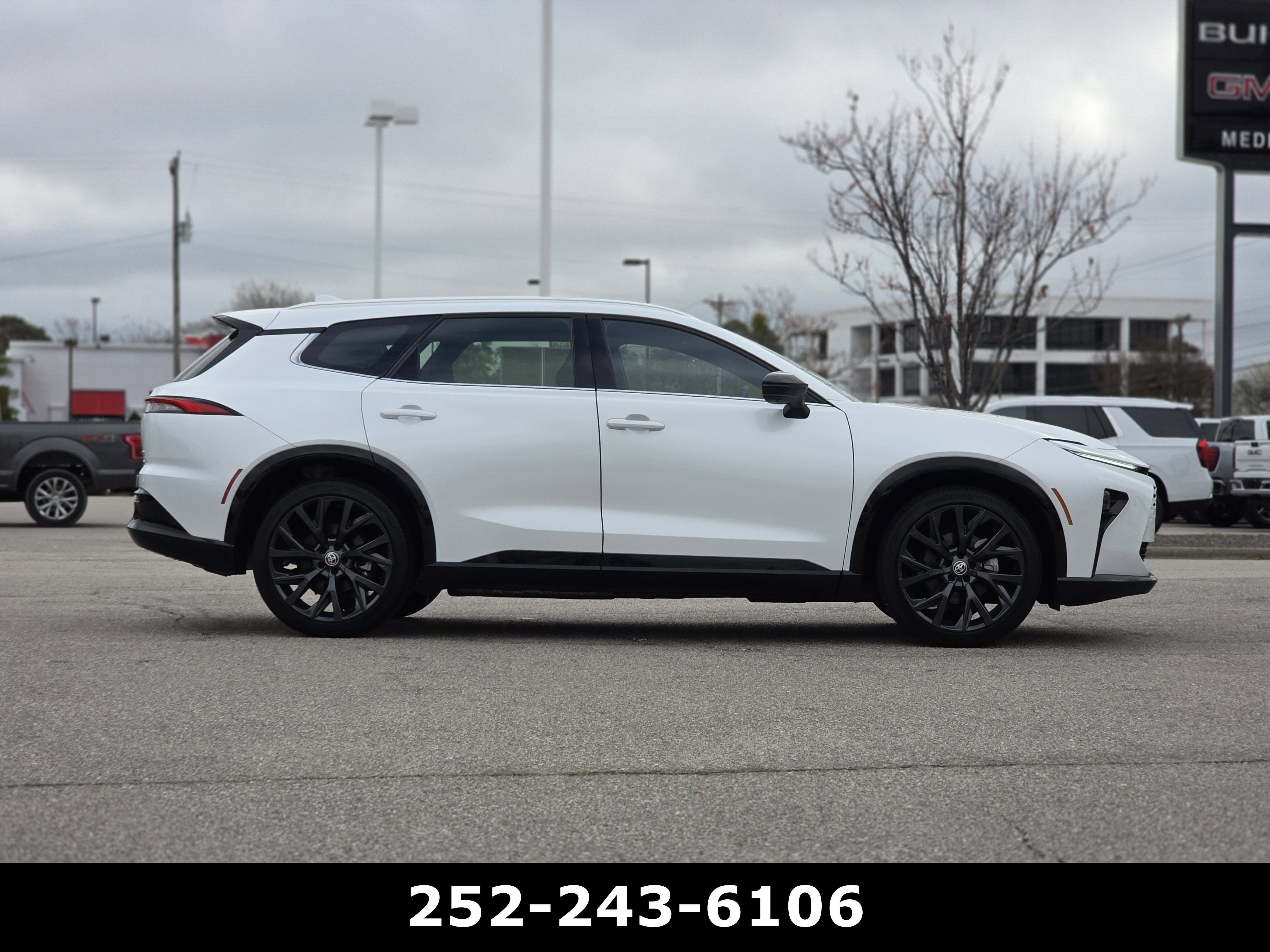 2025 Toyota Crown Signia XLE