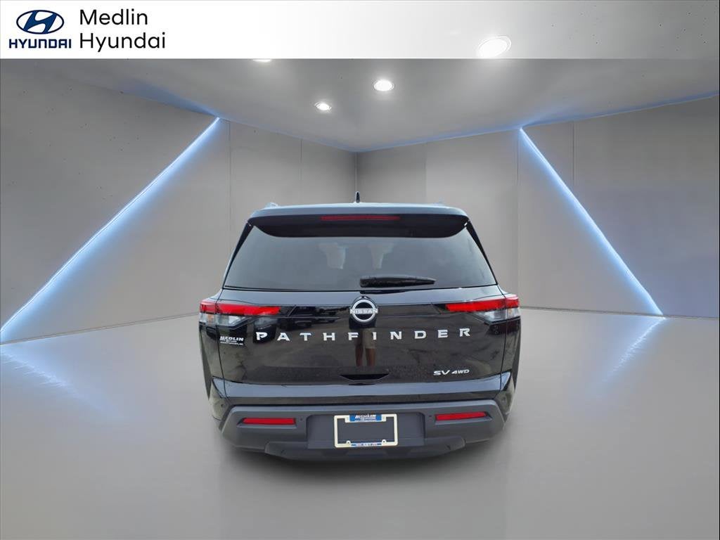 2024 Nissan Pathfinder SV