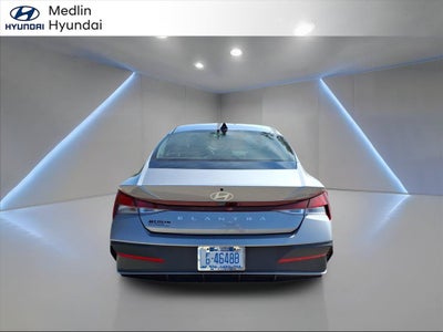 2025 Hyundai Elantra SE